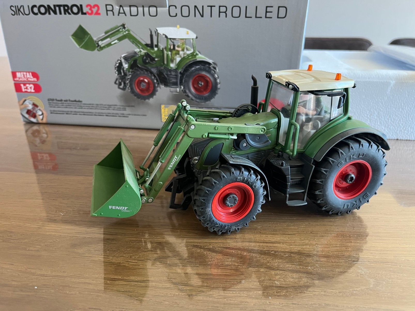 Fendt 939 tractor met frontlader Siku Control 6769, Hobby en Vrije tijd, Ophalen of Verzenden, Zo goed als nieuw, Tractor of Landbouw