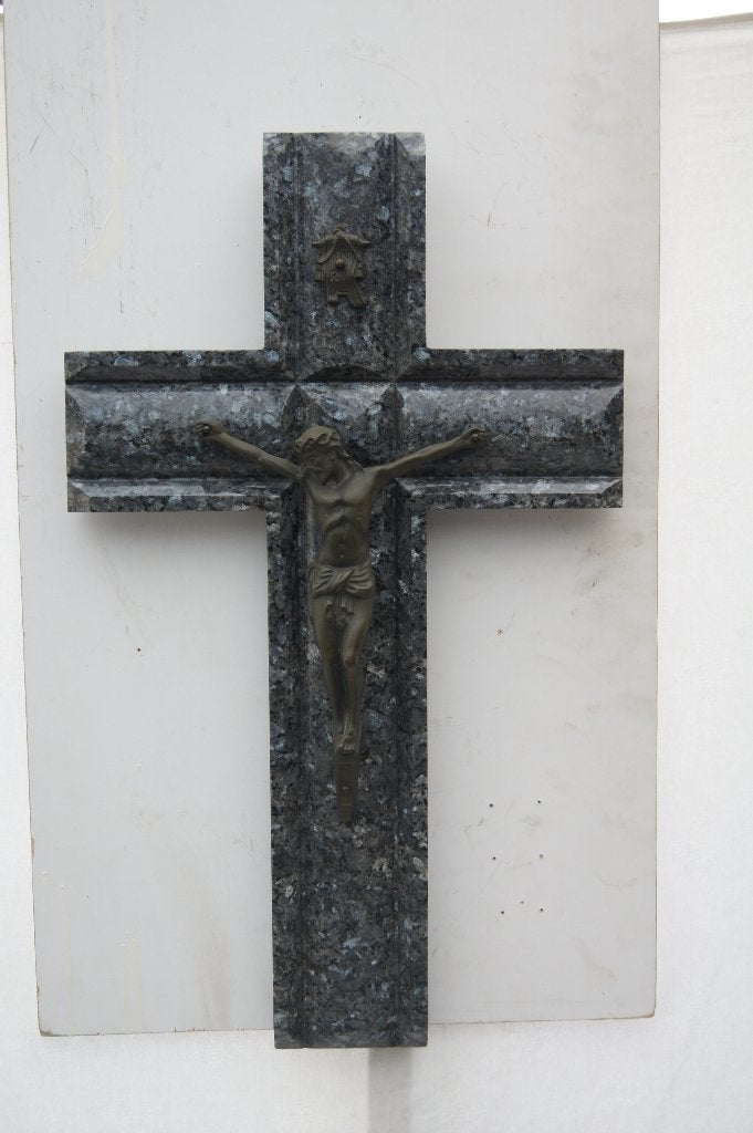 Kruisbeeld van marmer en brons, Handgemaakt, Steen of Keramiek, Beeld, Religie