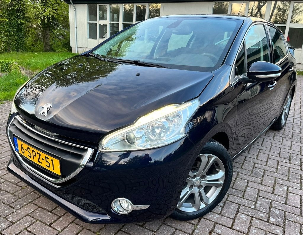 Peugeot 208 Blauw automaat + Grijs Handgeschakeld 2013, Euro 5, 40 €/maand, 1199 cc, Blauw