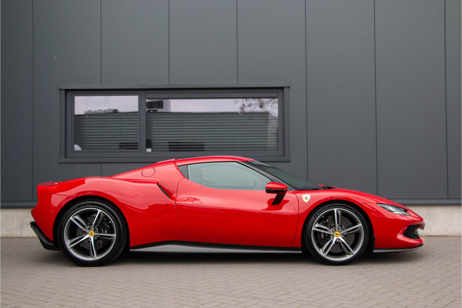 Ferrari 296 GTB 3.0 V6 Rosso Corsa | Lift | JBL | Ceramic |, Auto's, Ferrari, Dealer onderhouden, Achterwielaandrijving, Gebruikt