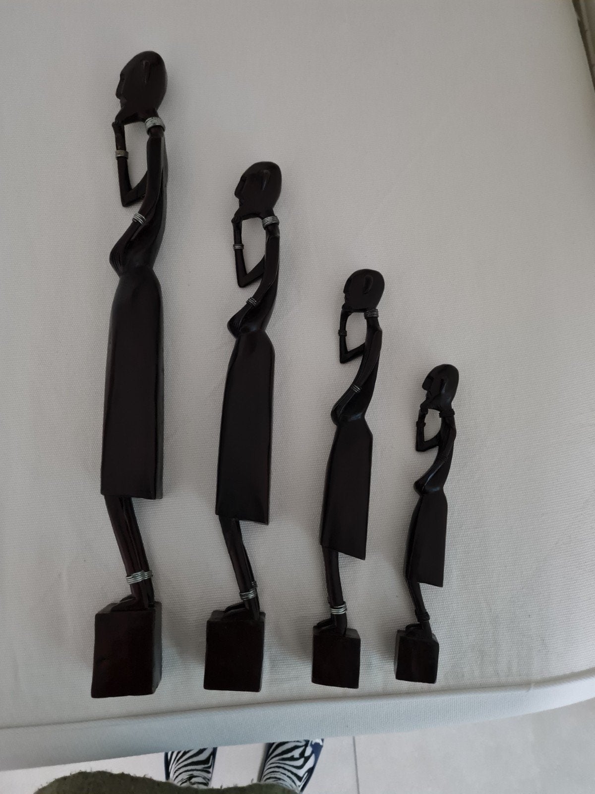 Set van 4 houten beeldjes: Afrikaans gezin, Groep mensen, Ophalen of Verzenden, Handgemaakt, 20 - 50 cm