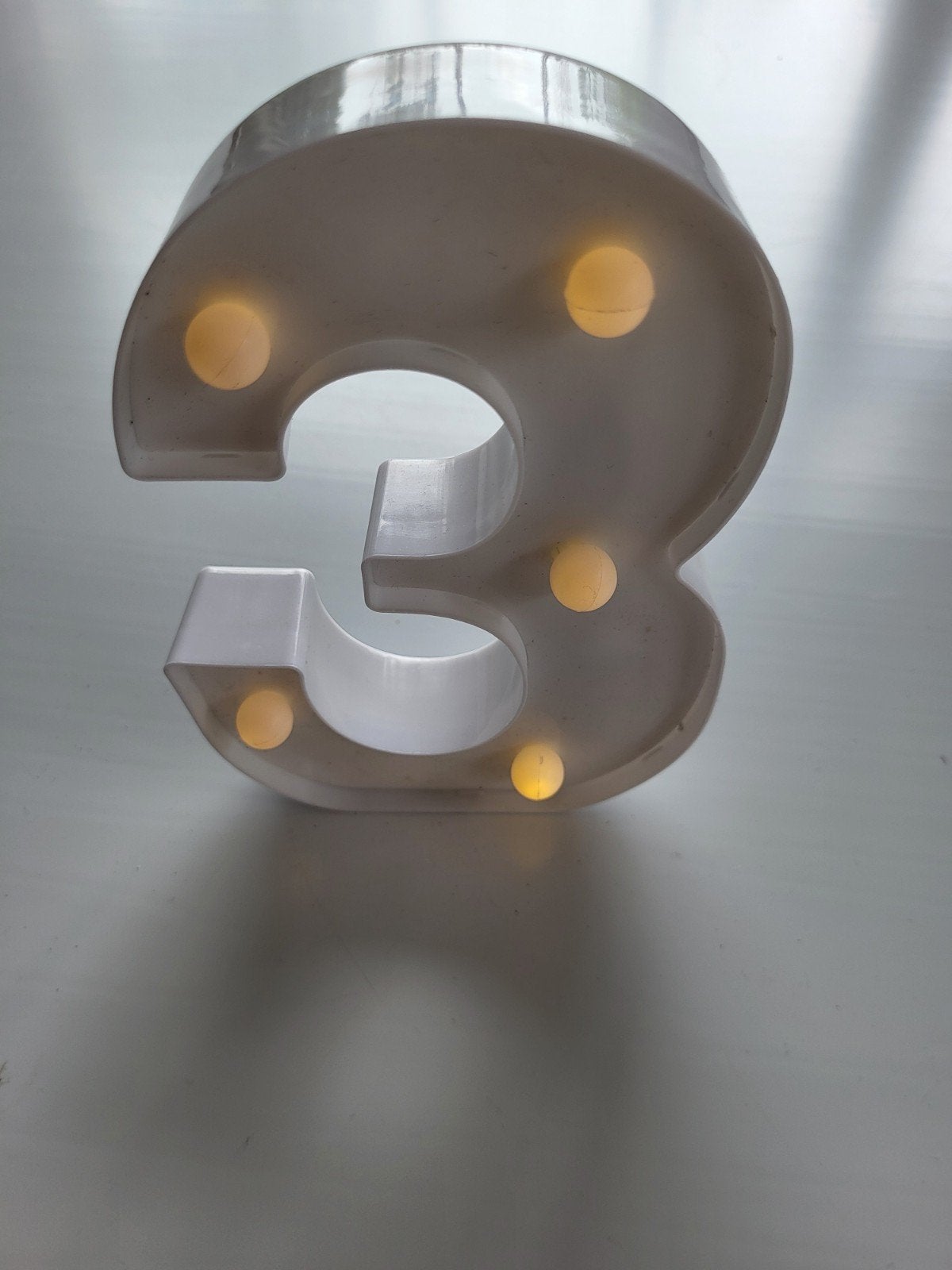 Nummer 3 met verlichting (verjaardag of feestje)
Klein forma, Ophalen of Verzenden, Zo goed als nieuw, Versiering, Verjaardag