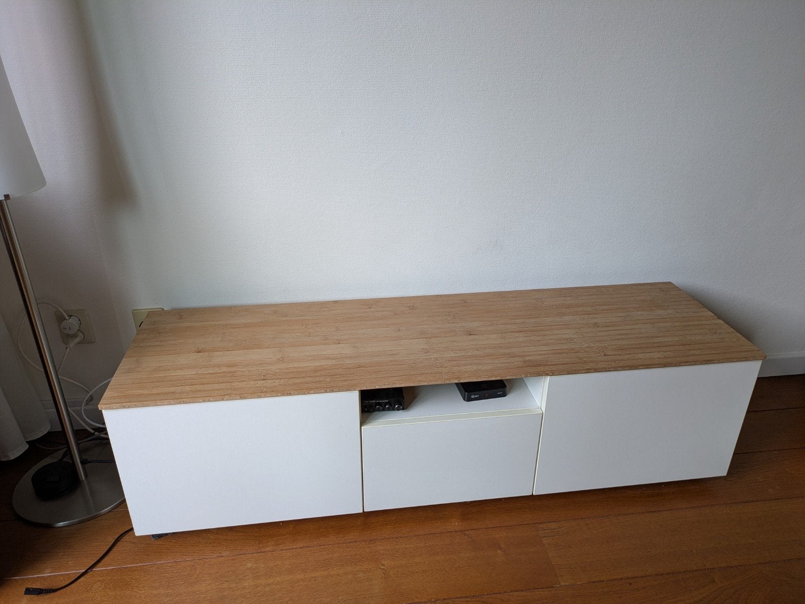 TV-meubel met bamboe blad en witte kasten, Ophalen, Gebruikt, 150 tot 200 cm, Minder dan 100 cm