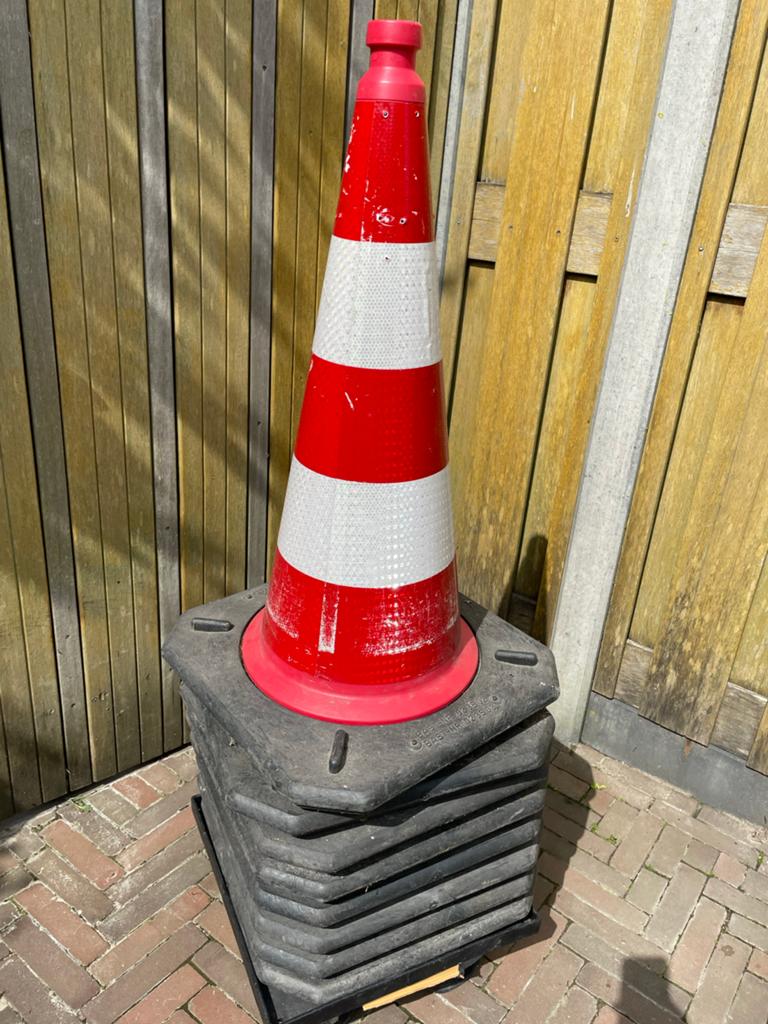 Set van 8 verkeerskegels met reflecterende strepen, Doe-het-zelf en Verbouw, Ophalen, Gebruikt