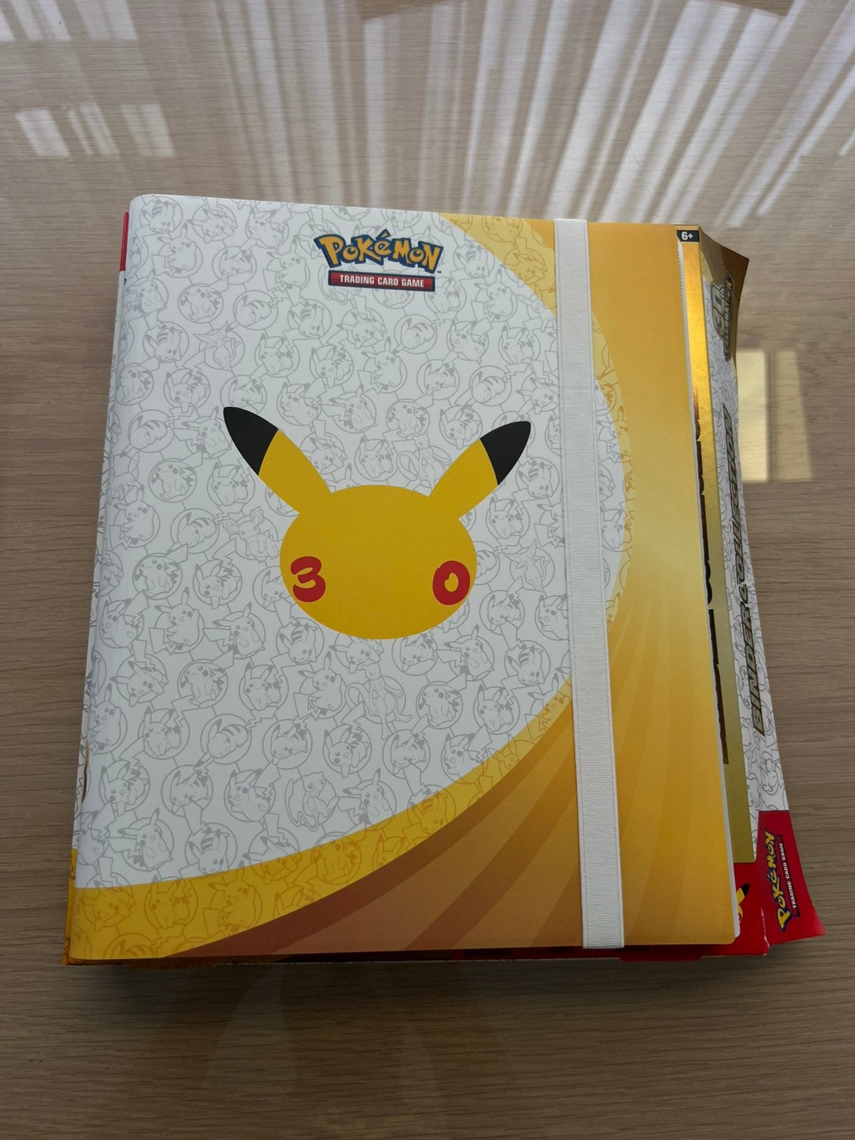 Pokemon 30th Celebration: 9-Pocket Binder, Hobby en Vrije tijd, Ophalen of Verzenden, Nieuw, Boek of Catalogus
