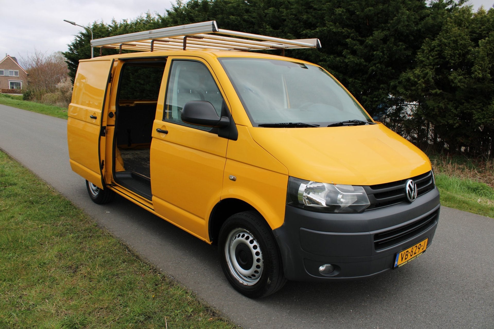 Volkswagen Transporter 2.0 TDI L1H1 T800 met Airco en Naviga, Voorwielaandrijving, Euro 5, Gebruikt, 4 cilinders