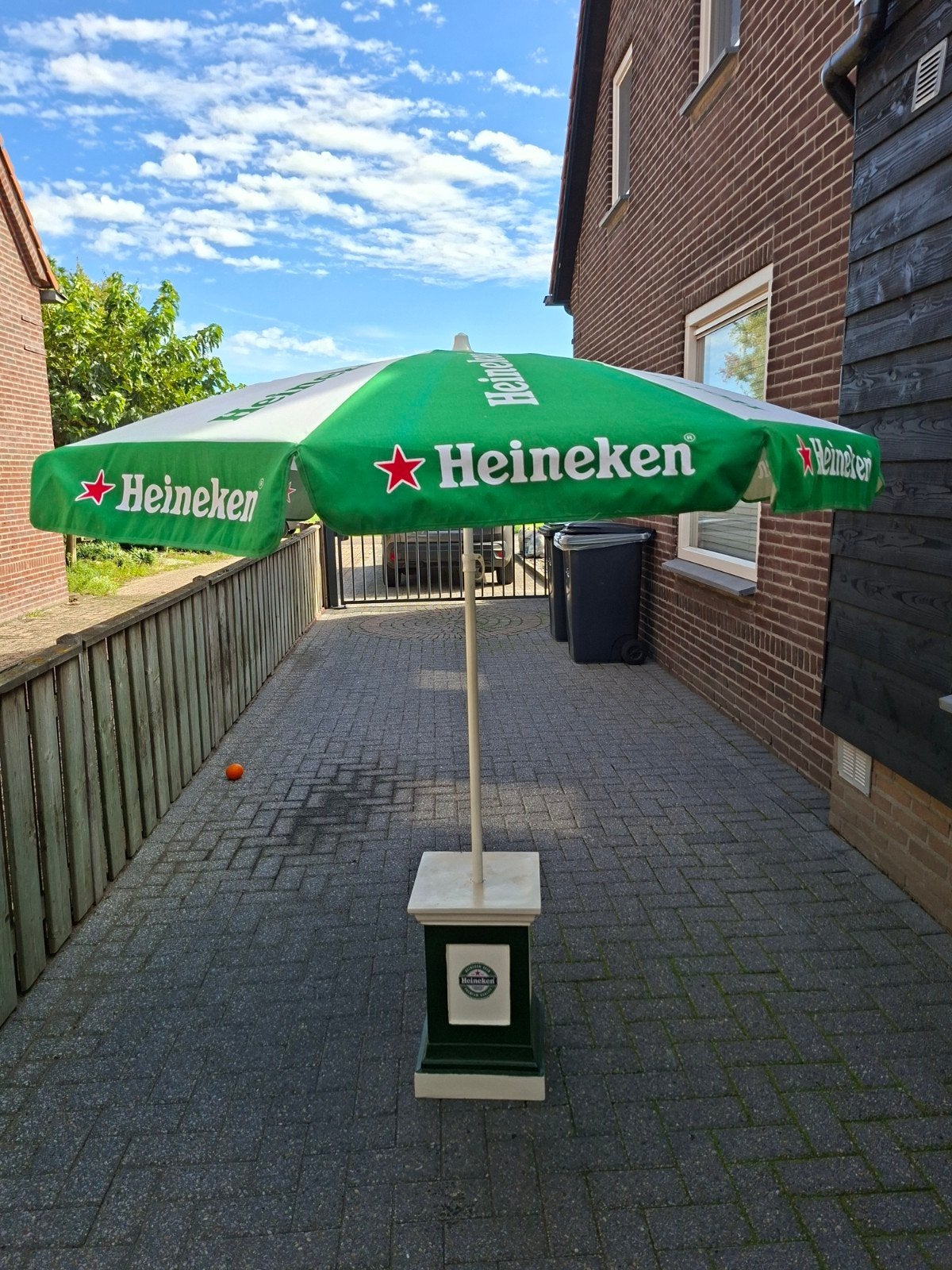 Heineken Bier Parasol met Voet en 3 vlaggen, Ophalen, Gebruikt, Reclamebord, Plaat of Schild, Heineken