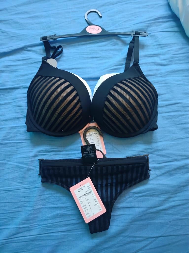 Hunkemöller BH en slipje sets, Hunkemöller, Ophalen of Verzenden, Zwart, BH