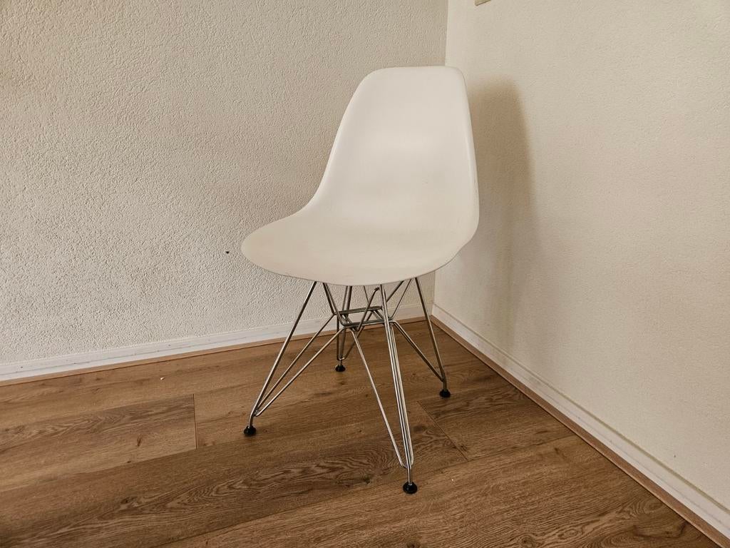 Stoel vitra charles & ray eames design, Kunststof, Gebruikt, Wit, Vier