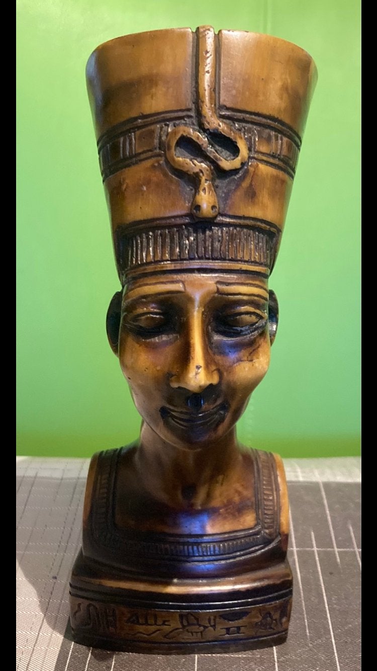 Antiek Egyptisch beeldje Nefertiti - Zolderopruiming Zeeland, Antiek en Kunst, Ophalen of Verzenden, Handgemaakt, 20 - 50 cm, Overige materialen