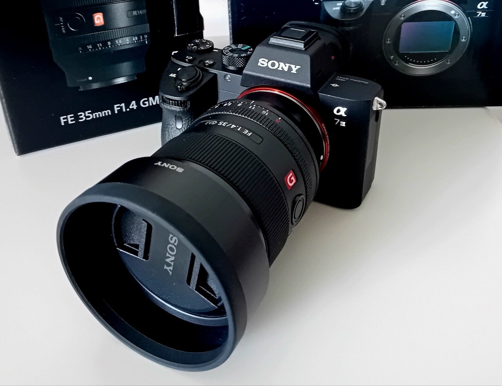 Sony A7 III Body + Sony 35mm 1.4 G Master Lens Nieuwstaat, Ophalen of Verzenden, Zo goed als nieuw, Sony, Geen optische zoom