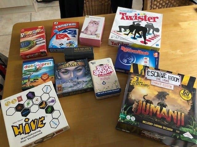 Te koop 10 familie en kinder spellen Twister Saga Rummikub, Ophalen, Zo goed als nieuw