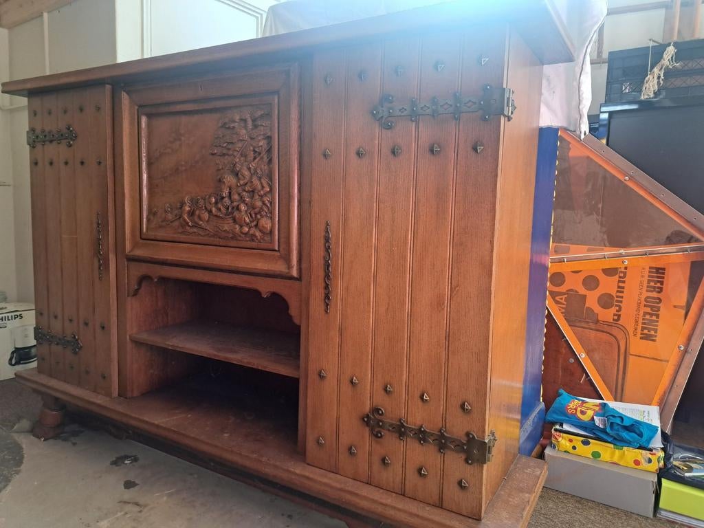 Licht eiken secretaire met gebeeldhouwde klep, Ophalen