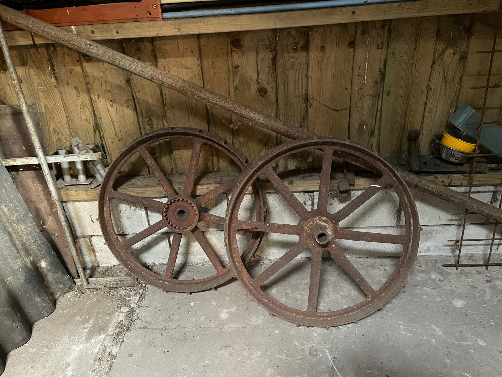 Oude ijzeren wielen - set van 2, Ophalen