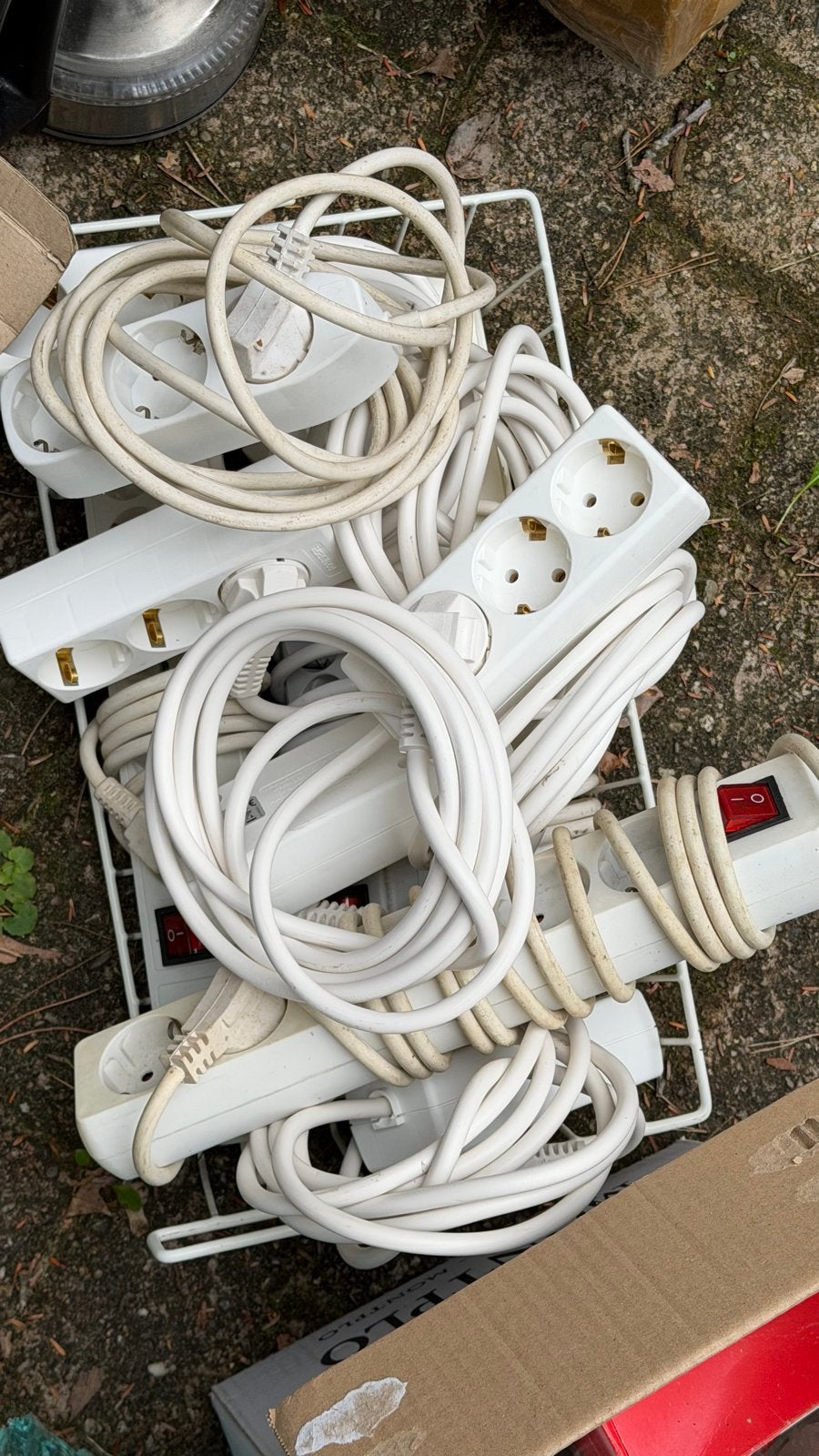 Doos met diverse verlengsnoeren en stekkerdozen, Ophalen of Verzenden, Gebruikt, Overige merken, Kabel of Snoer