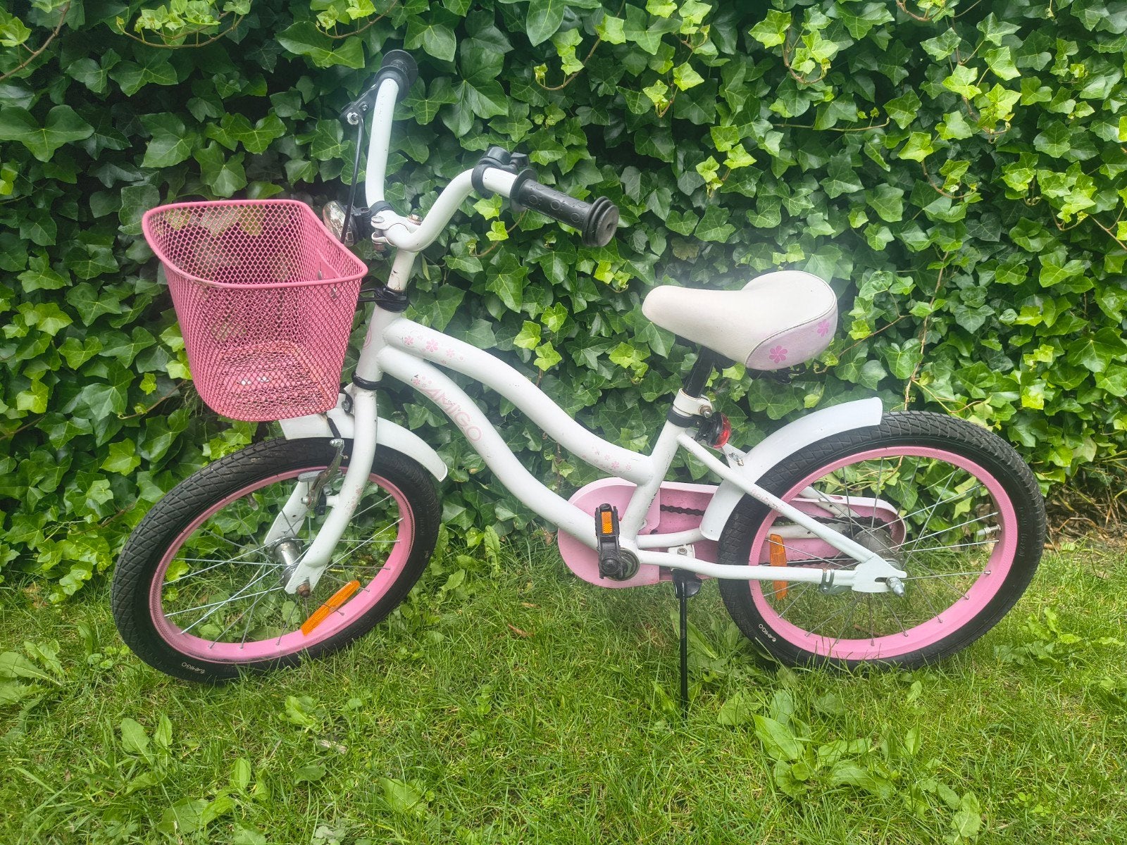 Meisjesfiets 16 inch wit/roze met mandje, Ophalen, Gebruikt, Terugtraprem, 20 inch of meer
