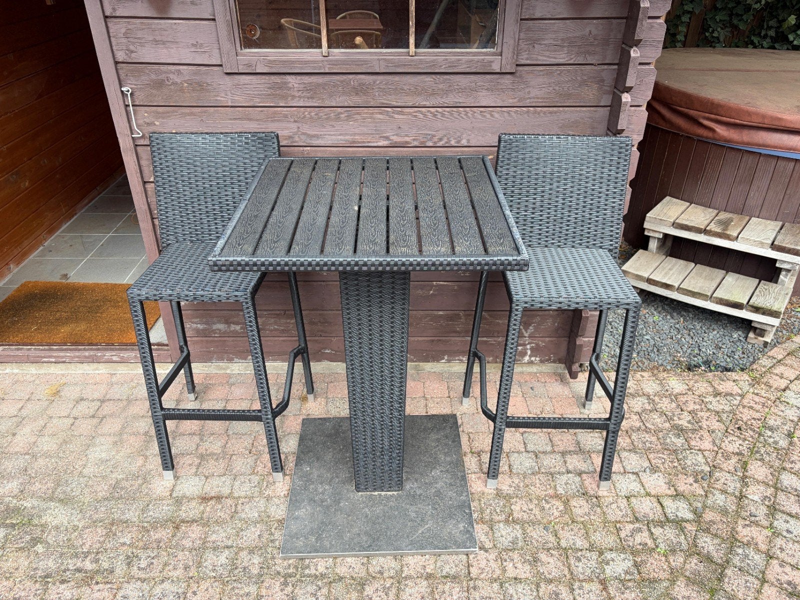Zwarte Wicker Bistrotafel met 2 Barkrukken, Ophalen, Gebruikt, Vierkant, Wicker