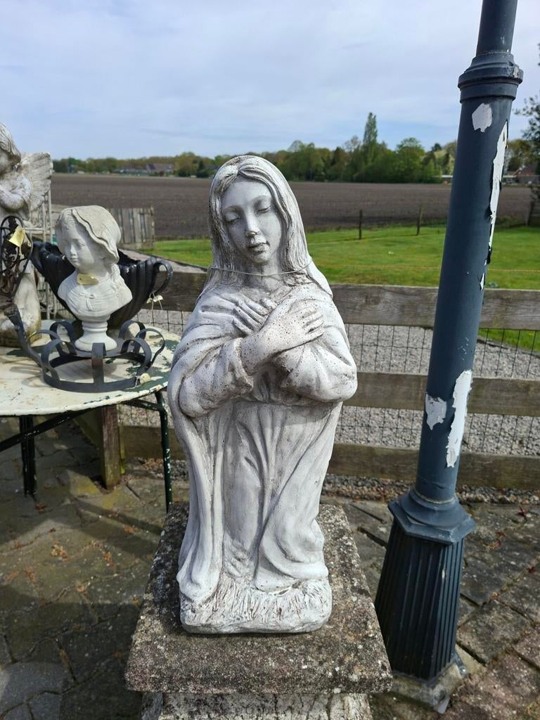 Mariabeeld van beton voor tuin of interieur, Ophalen