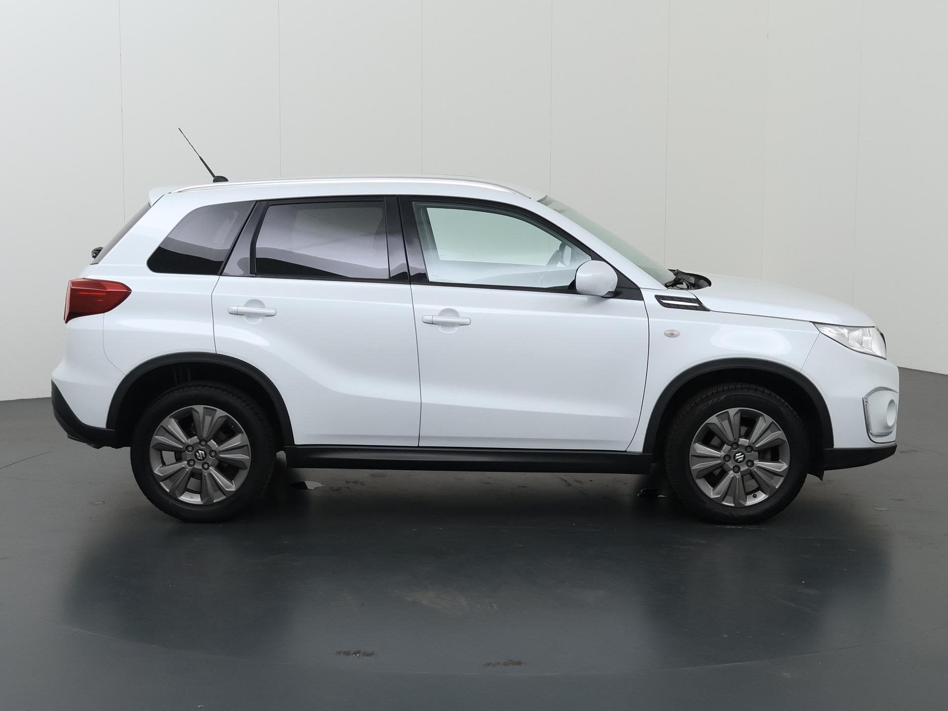 Foto 6 van Suzuki Vitara 1.0 Boosterjet Comfort | Navigatie | Parkeerca