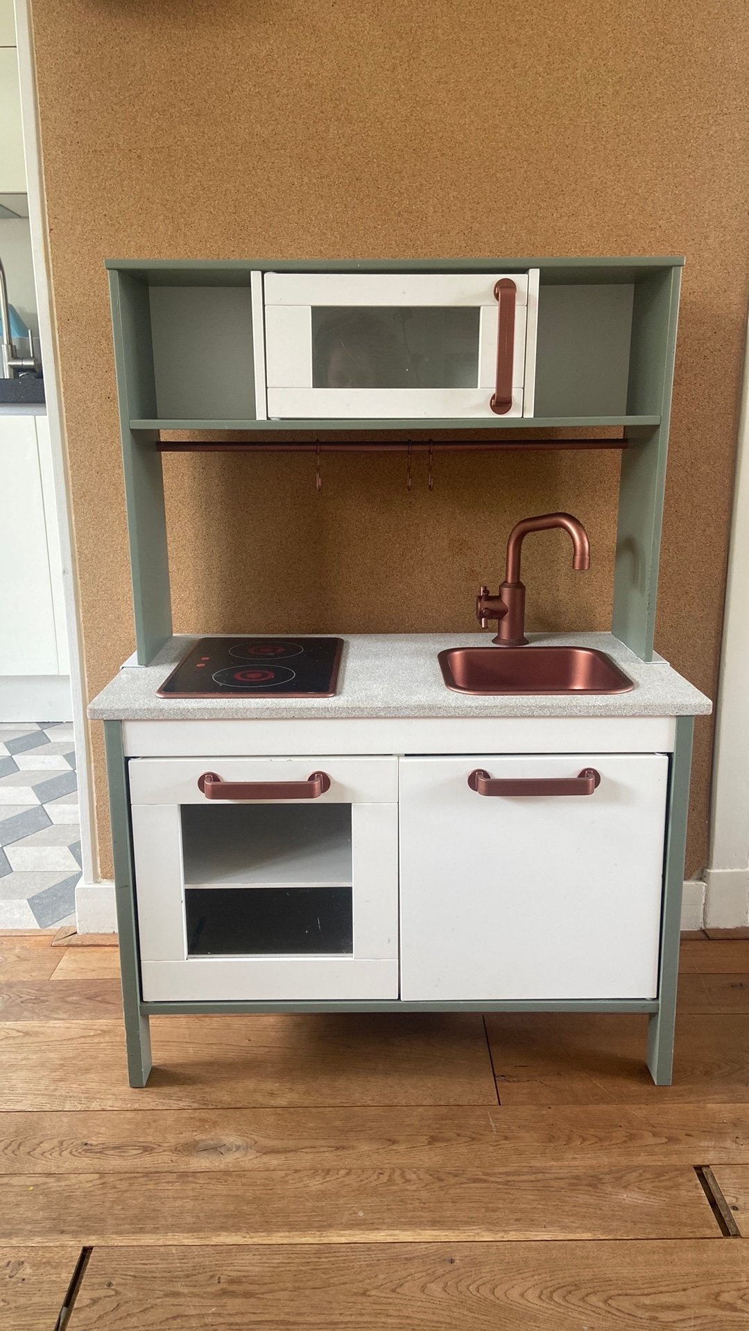 Ikea duktig keukentje groen met ‘koper’ en gemeleerd blad, Kinderen en Baby's, Ophalen, Gebruikt, Speelkeuken