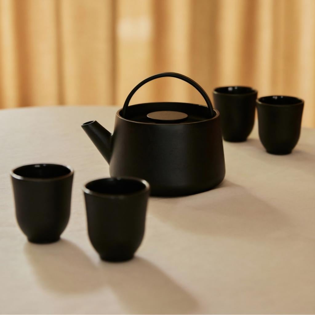 Nieuw! Serax Sergio Herman Inku theeset. Theepot gietijzer., Ophalen of Verzenden, Nieuw, Overige stijlen, Kop(pen) en/of Schotel(s)