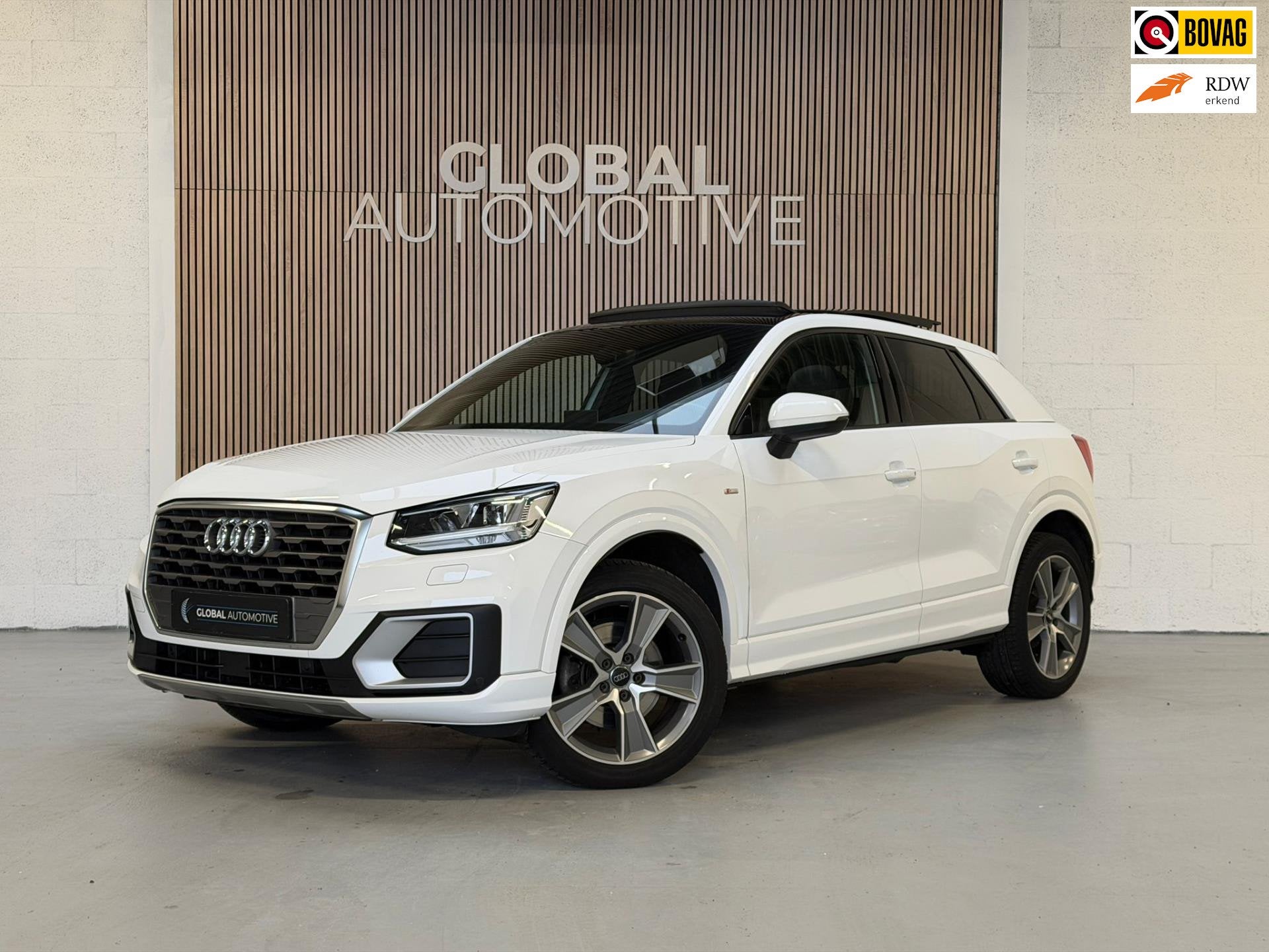 Audi Q2 35 TFSI CoD S LINE - SCHUIFDAK, Auto's, Dealer onderhouden, 4 cilinders, 150 pk, Leder en Stof