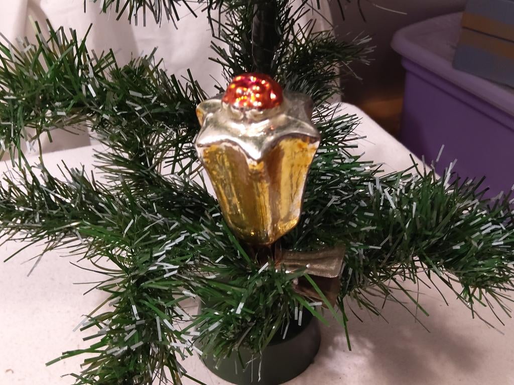 Oude kerstbal figuur bloem op knijper., Ophalen of Verzenden, Zo goed als nieuw
