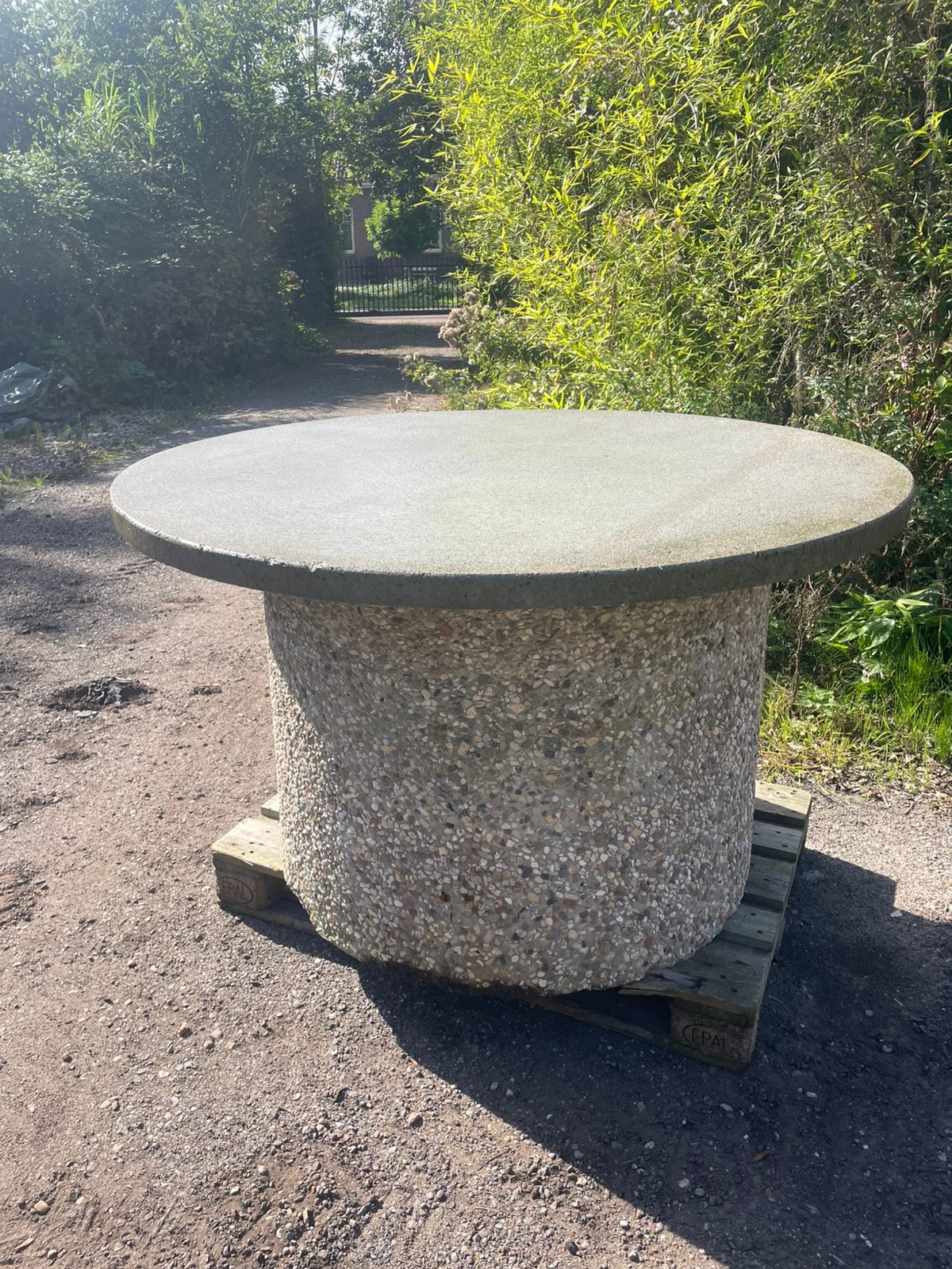 Zware betontafel, Tuin en Terras, Ophalen, Zo goed als nieuw, Rond, Overige materialen