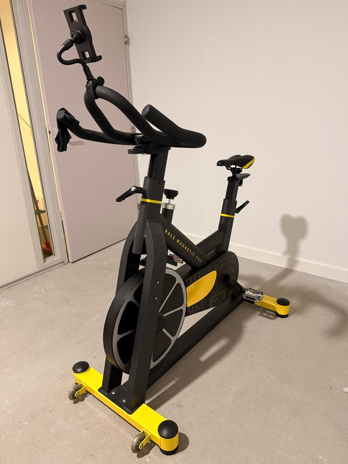 FitBike Race Magnetic Pro Spinningfiets, Sport en Fitness, Ophalen, Spinningfiets, Zo goed als nieuw, Metaal