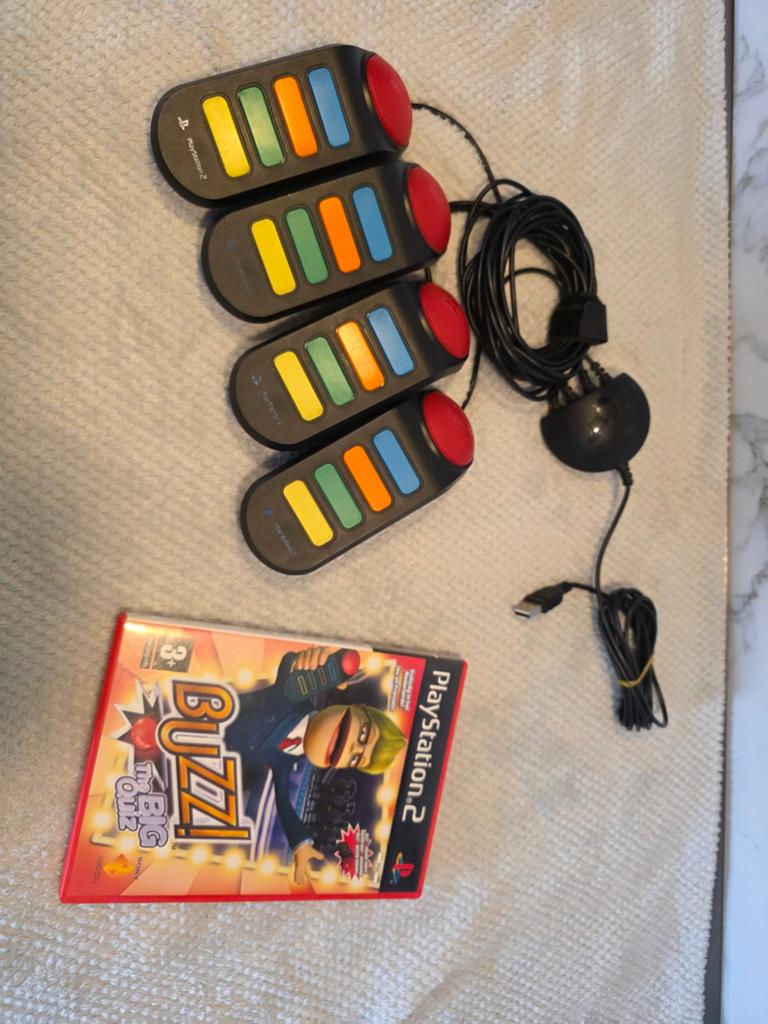 Buzz! The Big Quiz PS2 Set met 4 Buzzers, Ophalen of Verzenden, Zo goed als nieuw