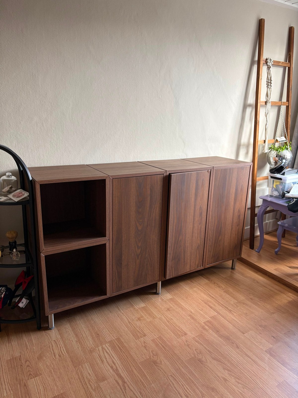 IKEA Eket kast walnoot met zilveren pootjes - 140x35x80,5 cm, Ophalen, Gebruikt, 100 tot 150 cm, 25 tot 50 cm