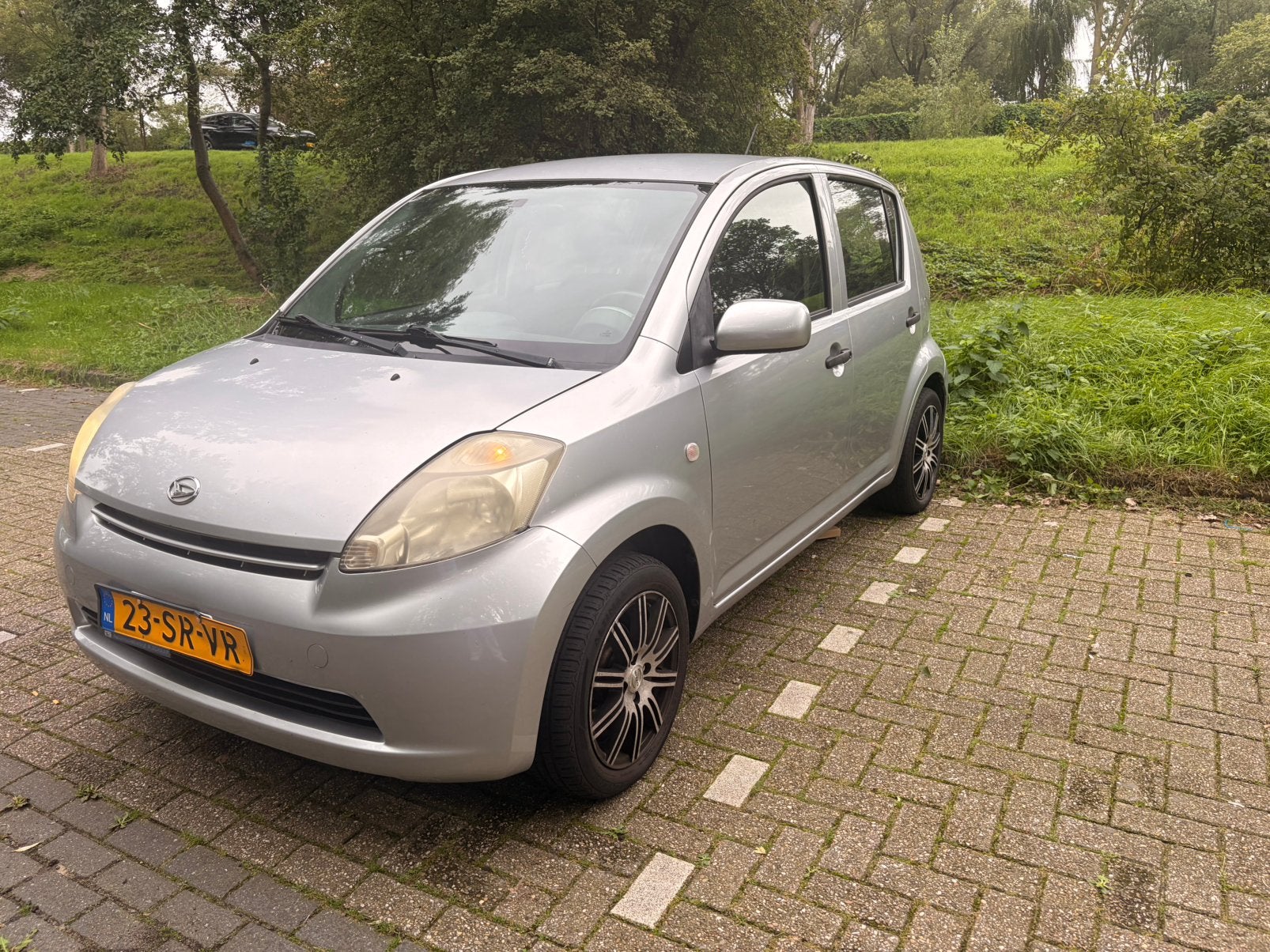 Daihatsu Sirion 2. 1.0 51KW 2006 Grijs, Auto's, Voorwielaandrijving, Stof, Handgeschakeld, 3 cilinders