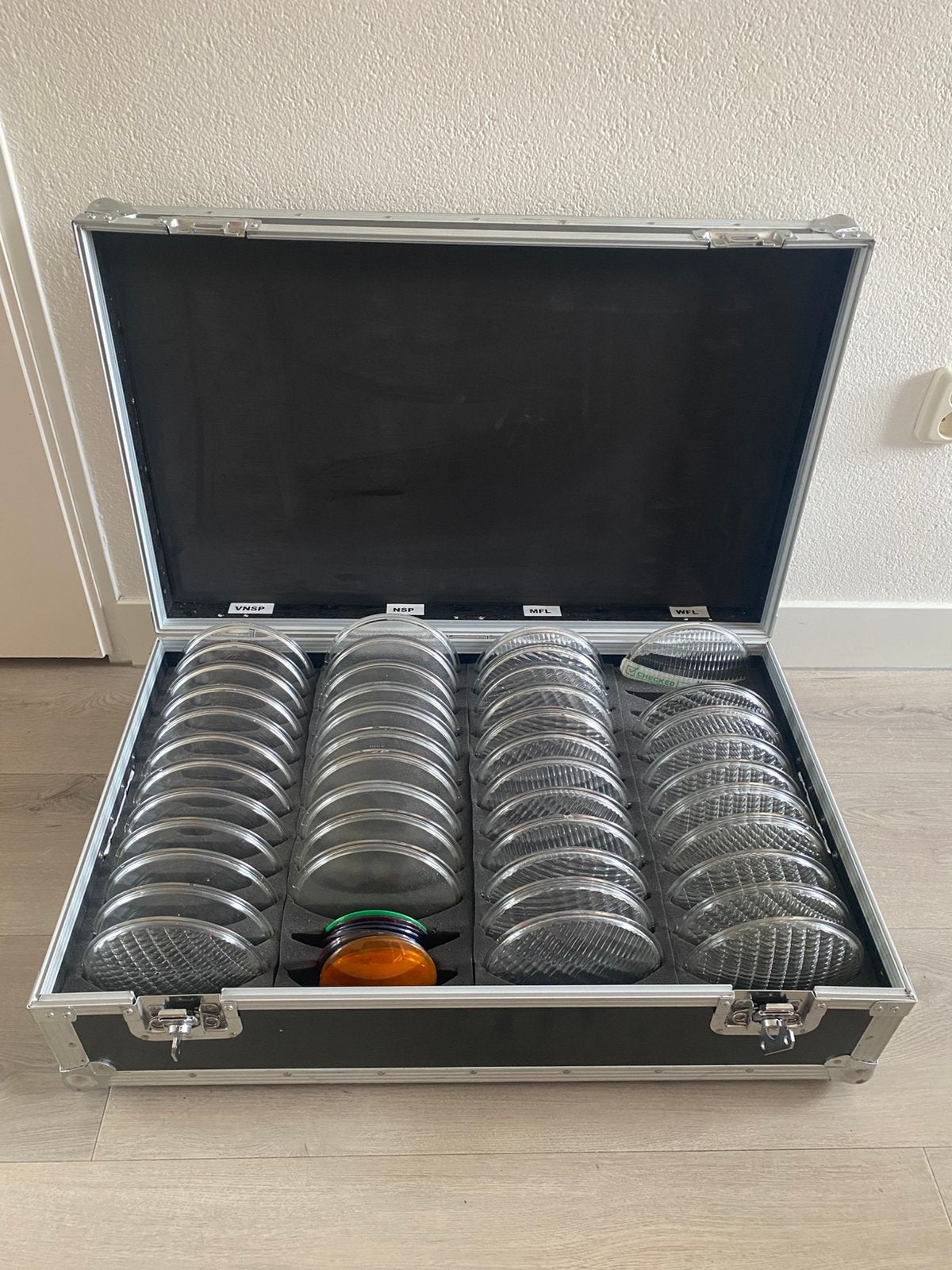 DAP Flightcase + 48 Multipar Lenzen + 2x Spots met Barndoors, Ophalen of Verzenden, Gebruikt