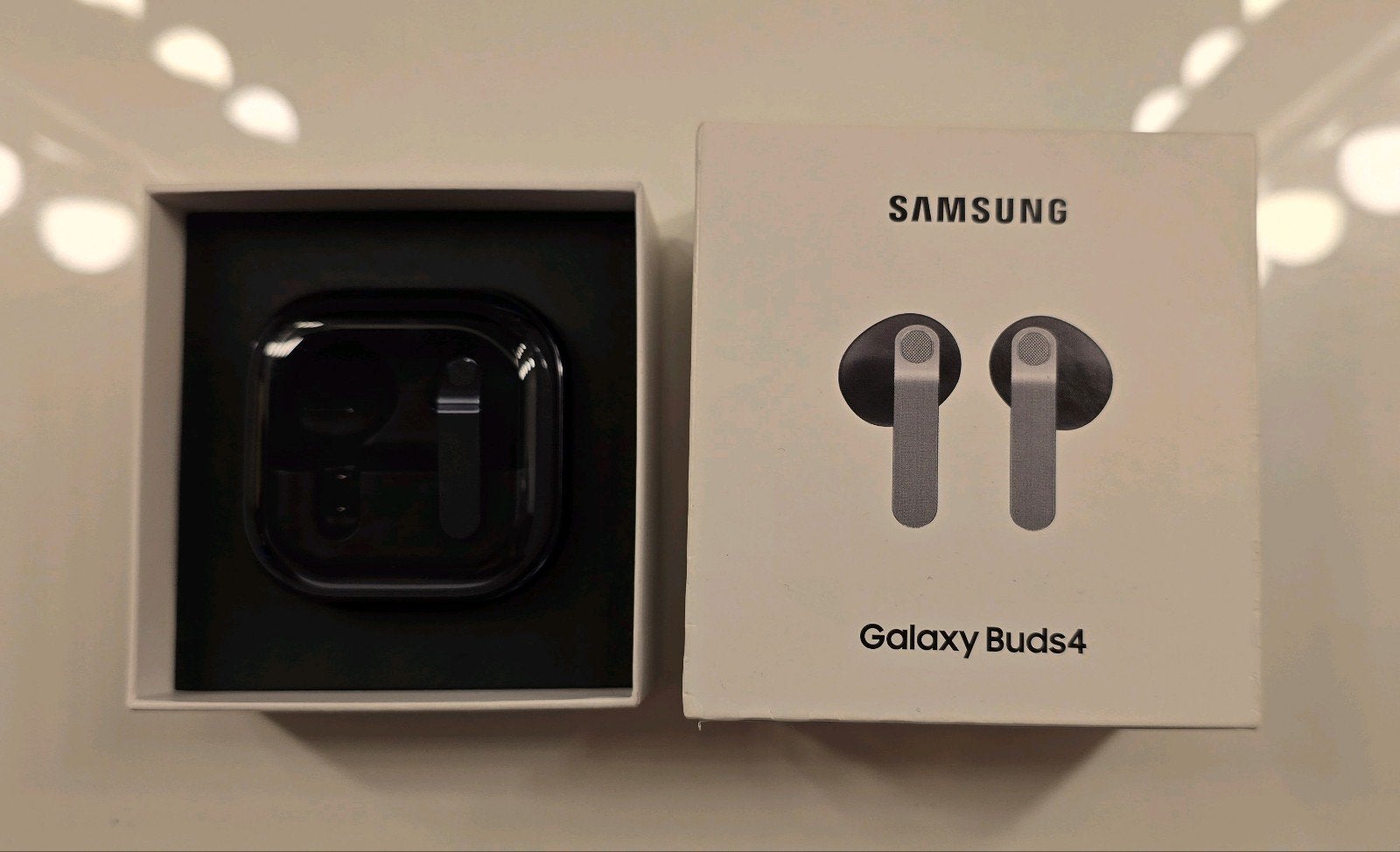 Galaxy Buds 4 case + rechter oordop, Zwart, Ophalen of Verzenden, Zo goed als nieuw, Bluetooth
