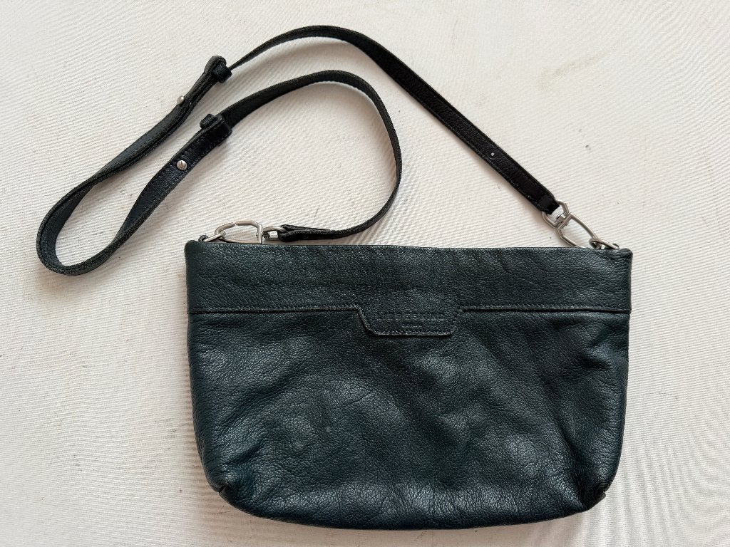 Leuke tas leer Liebeskind groen cross body clutch, Sieraden, Tassen en Uiterlijk, Ophalen, Gebruikt, Groen, Schoudertasje
