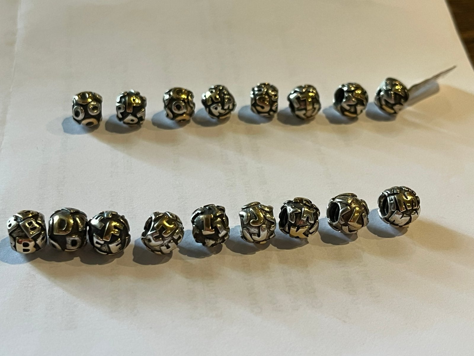 Pandora letter bedels met goud, Sieraden, Tassen en Uiterlijk, Pandora, Ophalen of Verzenden, Zo goed als nieuw, 4 bedels of meer