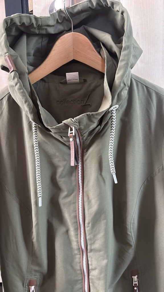 Sportieve Damesjas / Tussenjas  Olijfgroen / Kaki, Mt 44, Kleding | Dames, Maat 42/44 (L), Ophalen of Verzenden, Zo goed als nieuw