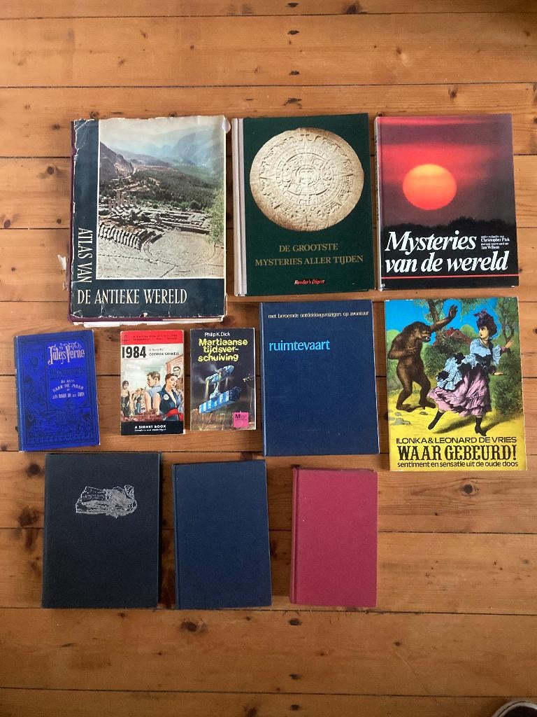 Oude verzameling science fiction boeken ufo mysteries inca, Ophalen of Verzenden, Gelezen