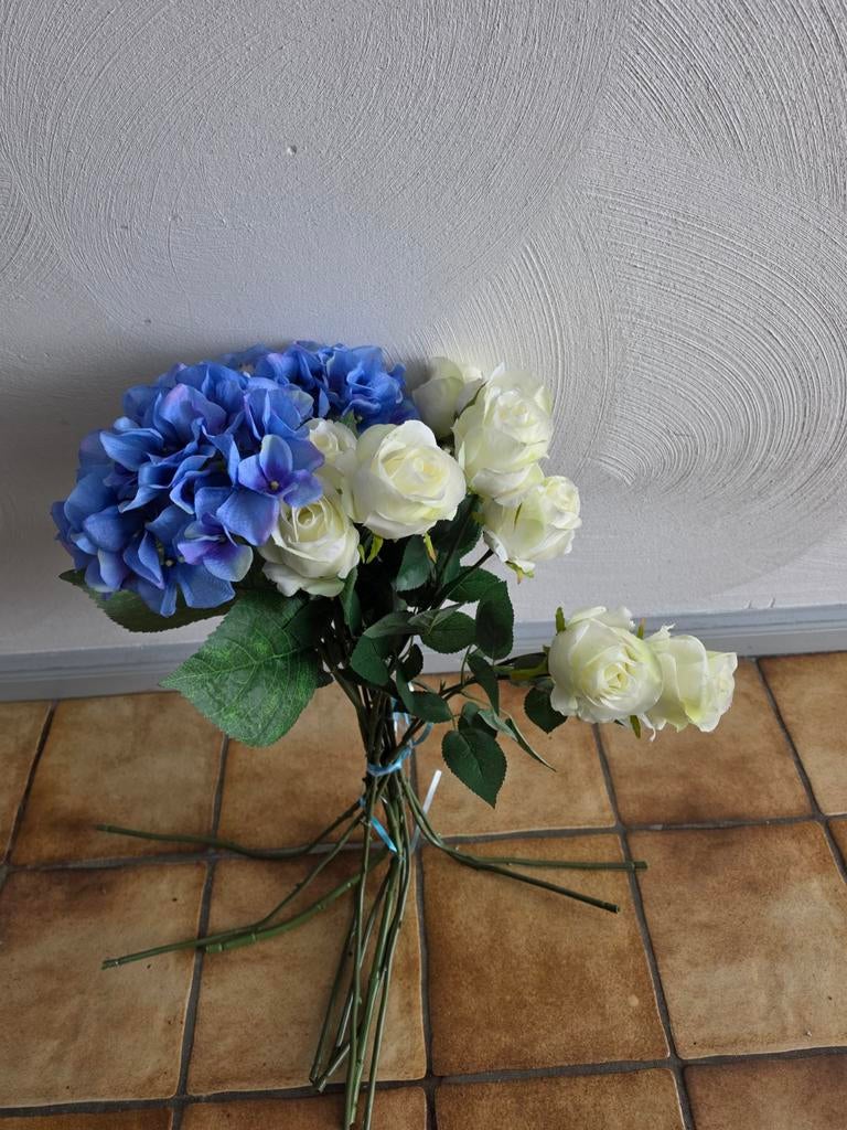 Kunstbloemen Hortensia en rozen mix, Huis en Inrichting, Ophalen, Binnen, Kunstbloem, Zo goed als nieuw