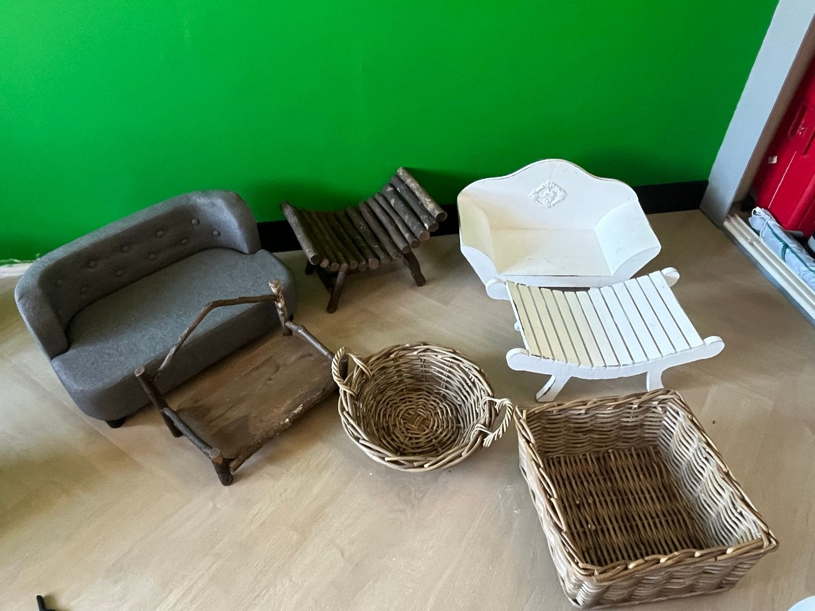 Bankjes/mandjes/stoeltjes voor kinder/newborn fotografie, Ophalen, Zo goed als nieuw