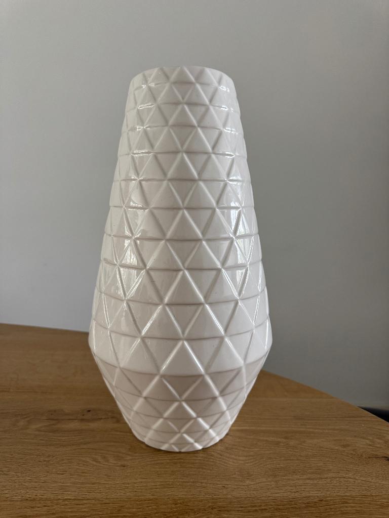 Vaas geometrisch 40cm hoog, HEMA, Huis en Inrichting, Woonaccessoires | Vazen, Wit, Aardewerk of Porselein, Ophalen of Verzenden