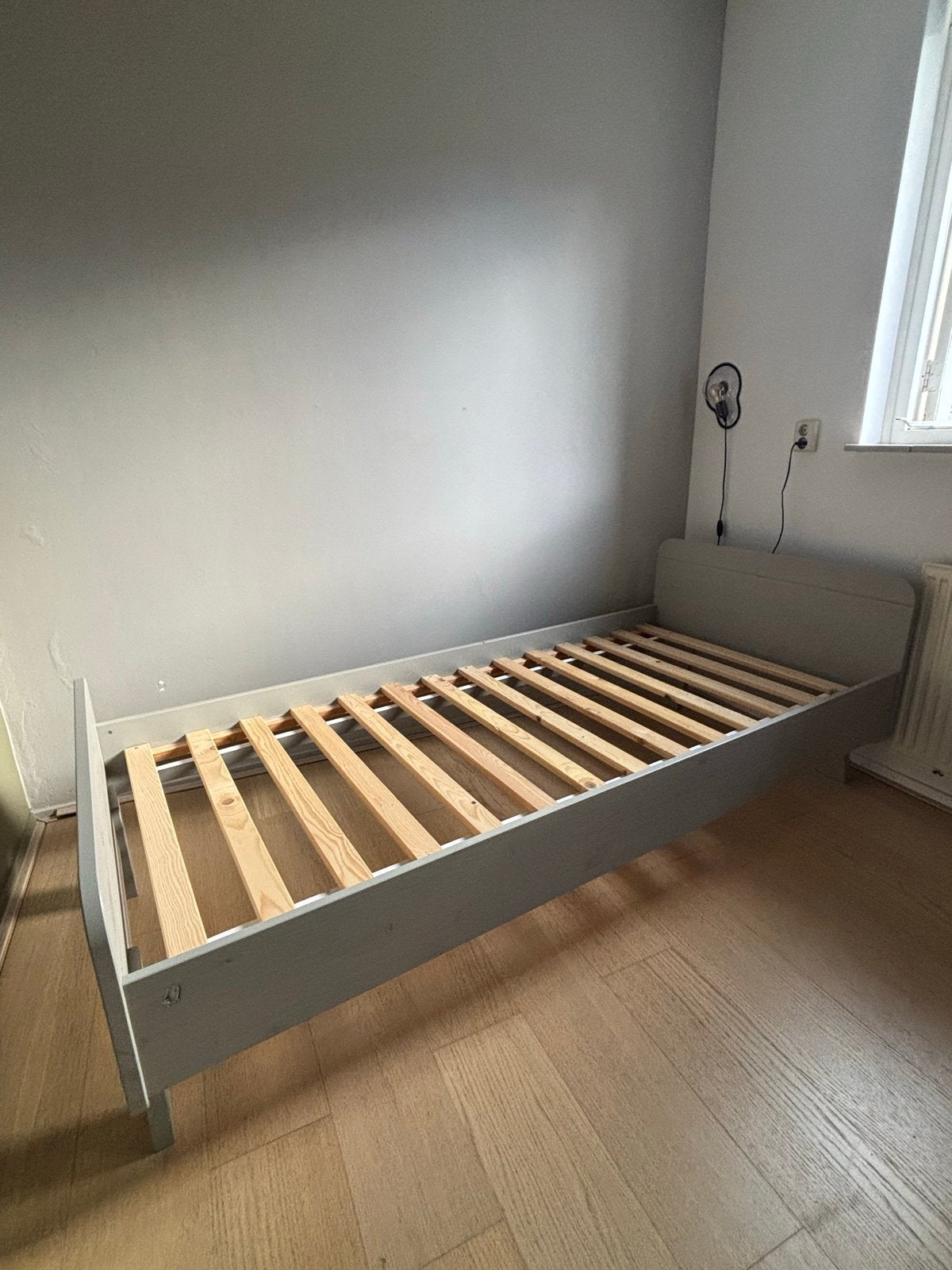 Woood Sammie bed grijs 90x200 en beddengoed, Huis en Inrichting, Ophalen, Gebruikt, 90 cm, Eenpersoons