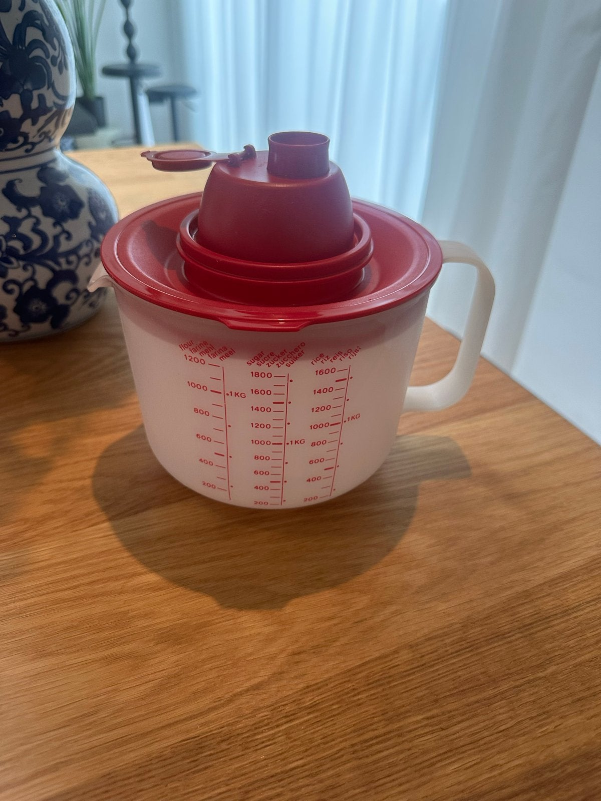 Tupperware Mix-N-Stor Maat- en Mengbeker 2L met Spatdeksel, Overige typen, Kunststof, Ophalen of Verzenden, Zo goed als nieuw