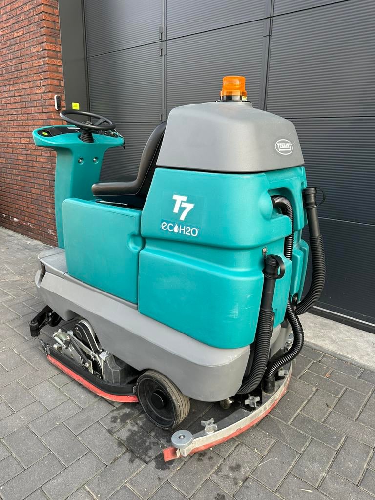 Tennant T7 Schrobmachine, Ophalen, Bezem of Borstel