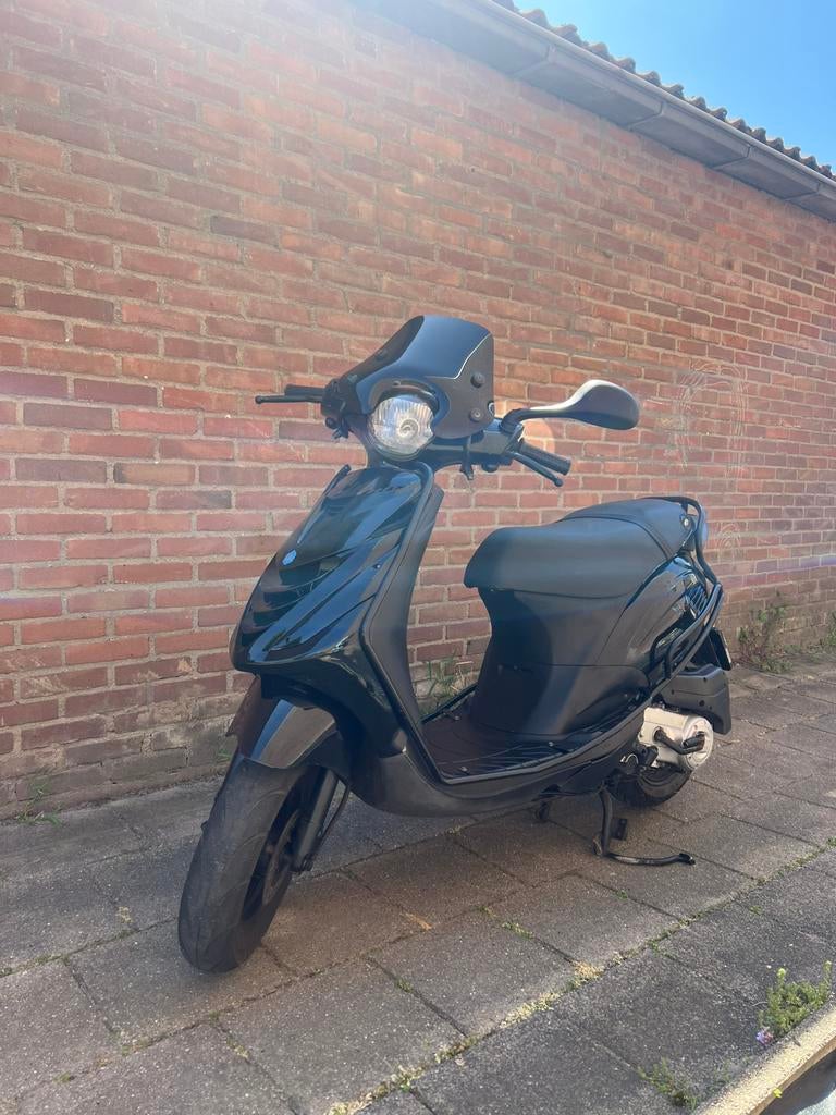 Piaggio Zip 4 takt, Fietsen en Brommers, Scooters | Piaggio, Zo goed als nieuw, Zip, Maximaal 25 km/u, Benzine, Ophalen of Verzenden