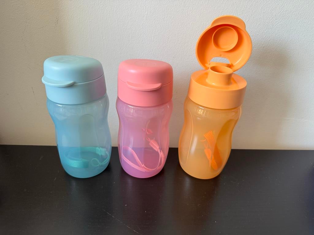 Tupperware Fles 310 ml - Nieuw, Huis en Inrichting, Keuken | Tupperware, Ophalen of Verzenden, Nieuw, Blauw, Beker of Kan
