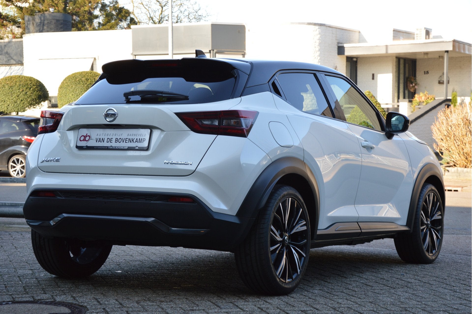Nissan Juke 1.0 DIG-T N-Design AUT | 360 CAMERA | LED | BOSE, 12 maanden, Zwart, Automatische klimaatregeling, Wit