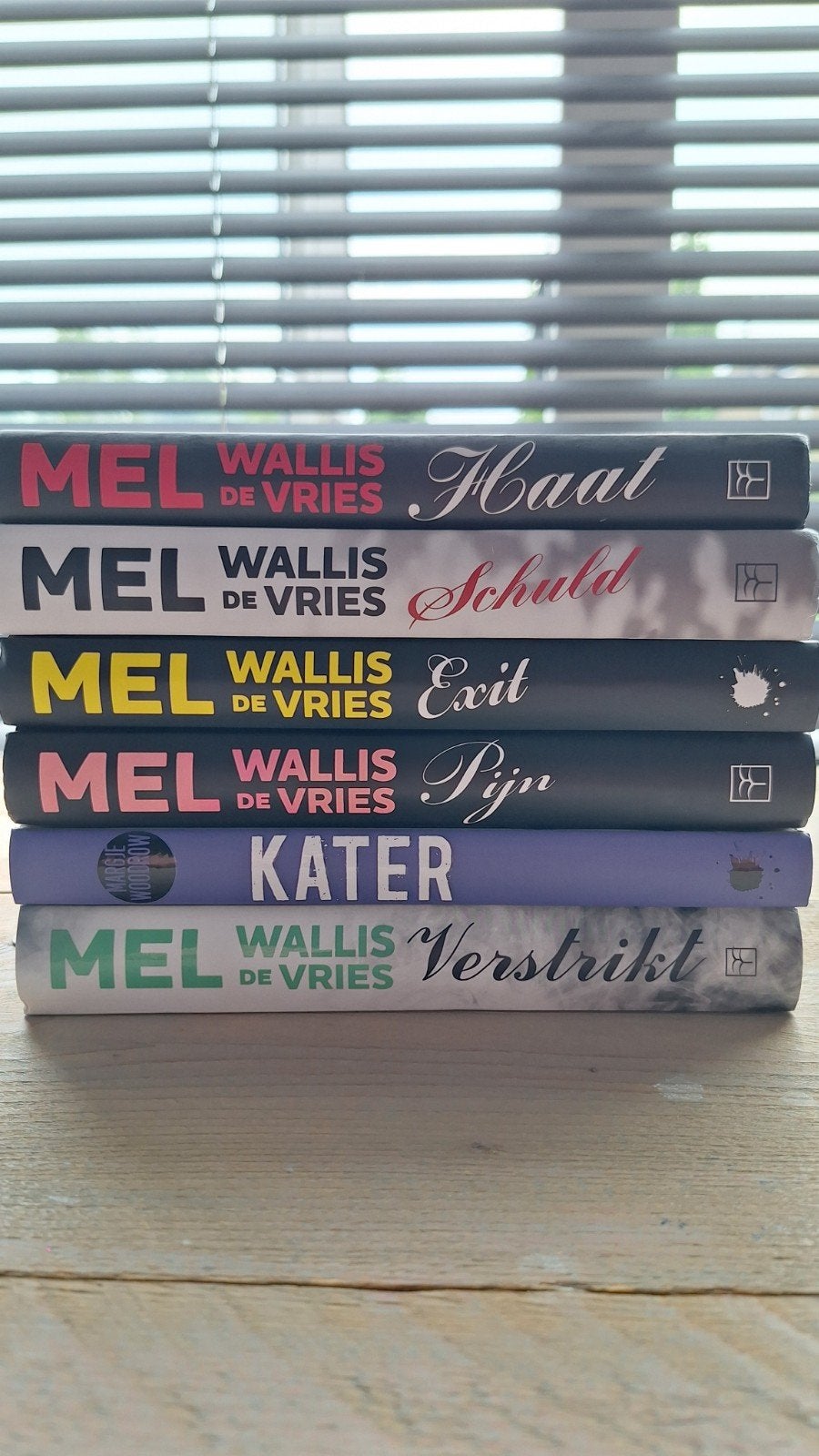Mel Wallis de Vries boeken - Jeugdthriller collectie, Ophalen of Verzenden, Zo goed als nieuw, Mel Wallis de Vries, Nederland