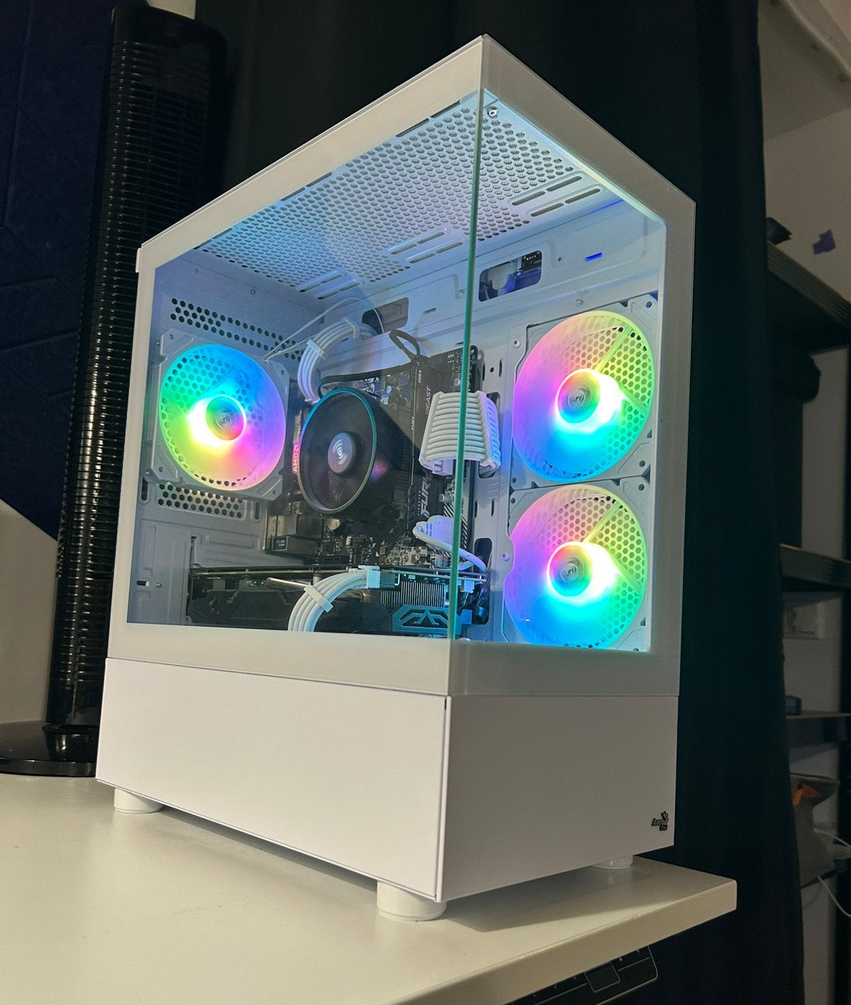 Witte Gaming PC | Ryzen 5 / RX 580 8GB / 16GB/ SSD / Win 11, Spelcomputers en Games, Games | Pc, Overige genres, 1 speler, Ophalen of Verzenden