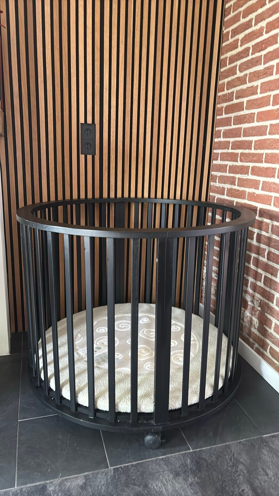 Ronde zwarte box, Kinderen en Baby's, Ophalen, Gebruikt